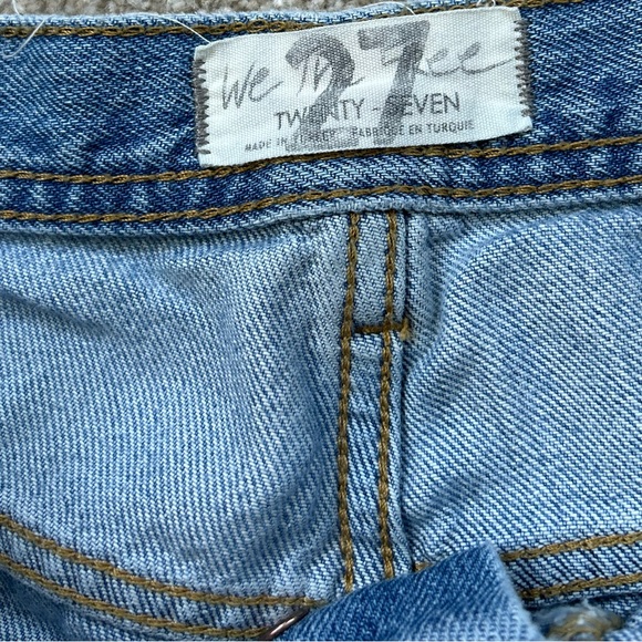 We The Free Distressed Lightwash Crop Jeans - Picture 4 of 6